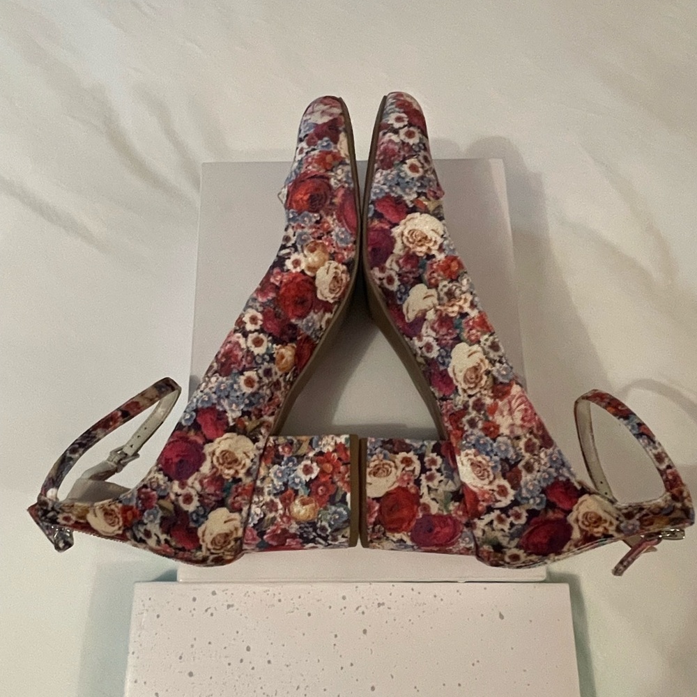 Vibrant Red and Pink Floral Flats with Garden-Inspired Design